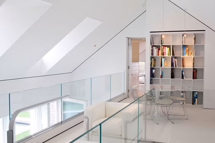 Bên trong mỗi căn nhà có phòng khách, phòng ăn, nhà bếp, phòng ngủ riêng.