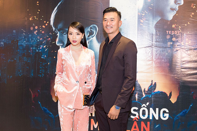 Hình ảnh Băng Di bên diễn viên Quốc Cường tại sự kiện.