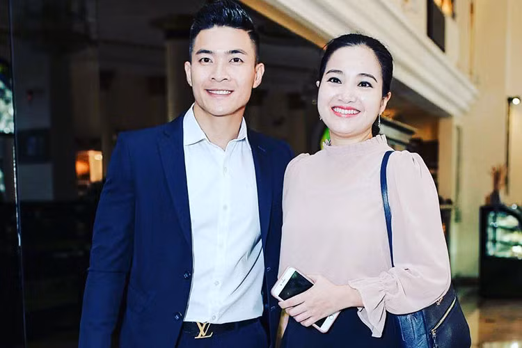 Quốc Cơ cho hay bà xã của anh đã vui trở lại.