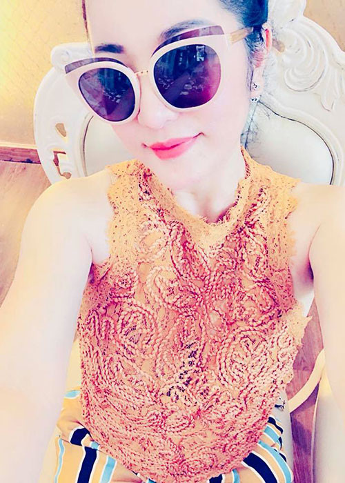 Thúy Nga mong người nhặt được điện thoại của cô trả lại.