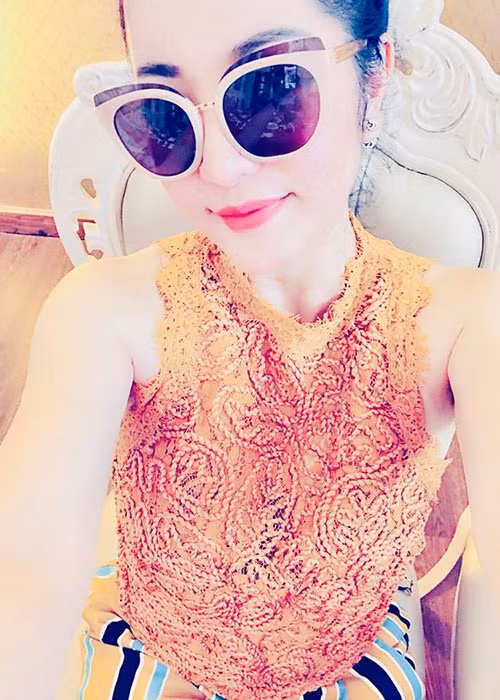 Thúy Nga mong người nhặt được điện thoại của cô trả lại.