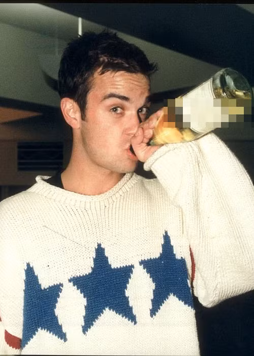 Robbie lắm tài nhưng nhiều tật. Anh từng nghiện rượu, ma túy và vướng hàng loạt scandal tình ái trong thời gian dài. Ảnh: Dailymail