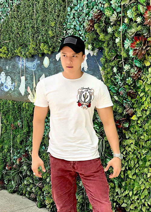 Cao Thái Sơn đi hát trở lại sau sự cố sức khỏe.