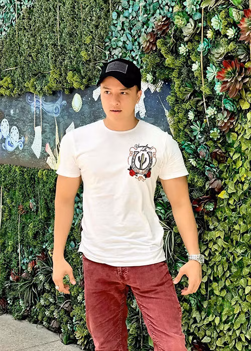 Cao Thái Sơn đi hát trở lại sau sự cố sức khỏe.