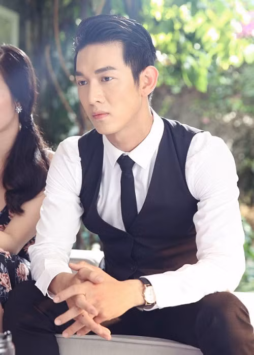 Ngoài đóng phim, Song Luân còn làm người mẫu, ca sĩ. Ảnh: Hoahoctro