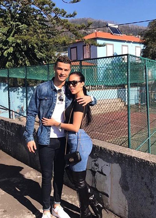 Chân dài sinh năm 1994 hiện có hơn 5 triệu lượt người theo dõi trên mạng xã hội Instagram.