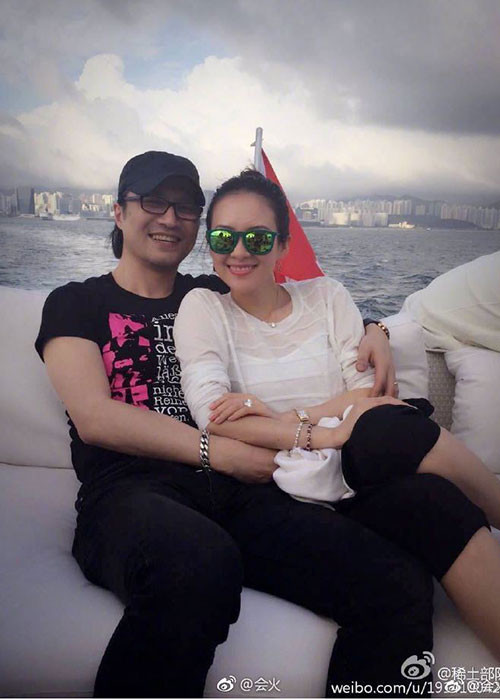 Sau 3 năm kết hôn, vợ chồng Uông Phong ngày càng mặn nồng bên nhau.