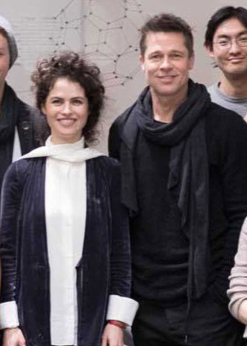 Brad Pitt hiện hẹn hò nữ kiến trúc sư kiêm giáo sư Neri Oxman. Theo nguồn tin từ US Weekly, tài tử thường xuyên ngủ lại nhà bạn gái kém 12 tuổi.