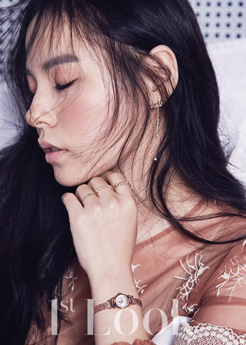 Nữ diễn viên, người mẫu Min Hyo Rin dù không quá thẳng nhưng lại rất cao và xinh xắn.