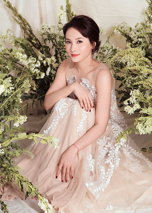 Dù đã trải qua một lần sinh nở, nữ diễn viên phim "Sống chung với mẹ chồng" vẫn giữ được vóc dáng thon gọn.