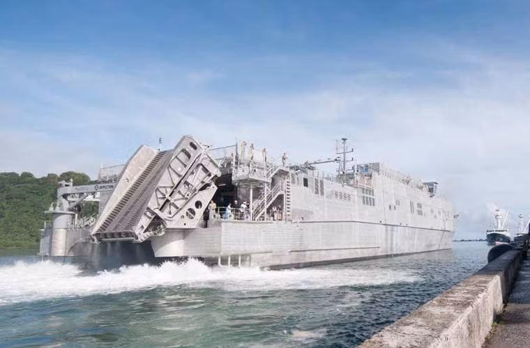 Về khả năng vận tải, tàu đổ bộ USNS Millinocket có thể chở 600 tấn hàng hóa hoặc 312 lính. Nó cũng có thể chuyên chở các phương tiện xe tải, xe thiết giáp, xe tăng.