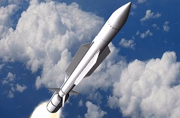 Hệ thống dẫn đường của tên lửa SM-6 sử dụng các chế độ điều khiển chủ động, bán chủ động và quán tính.