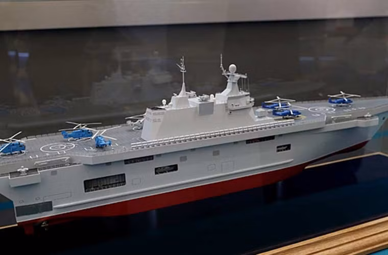 Pháp thà chịu đền bù 1,3 tỷ USD chứ không bàn giao tàu đổ bộ Mistral cho Nga. Sự kiện này đã chạm vào lòng tự ái của người Nga và ngay lập tức, Nga đã gây ngạc nhiên cho giới quan sát quốc tế bằng việc giới thiệu 2 mẫu tàu đổ bộ mới Priboy và Lavina. Mọi kết cấu trên 2 loại tàu này đều được sản xuất nội địa, kể cả hệ thống và phương tiện đổ bộ cũng như các chủng loại vũ khí. Dự kiến, việc thiết kế 2 mẫu tàu đổ bộ này sẽ được hoàn thiện trong năm 2016.