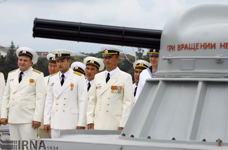 Bệ pháo phòng không cao tốc AK-630 với 6 nòng cỡ 30mm đạt tốc độ đến 4.000 phát/phút phù hợp để hạ tên lửa hành trình tốc độ cao.