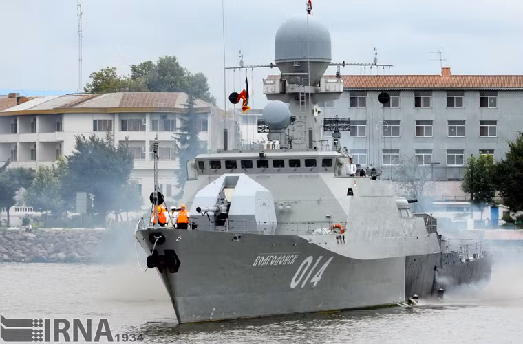 Project 21630 có lượng giãn nước tiêu chuẩn 500 tấn, dài 62m, rộng 9,6m, cao 6,57m, mớn nước 2m. Con tàu được trang bị hệ thống lực kết hợp với 4 động cơ diesel M520 và động cơ đẩy kiểu Pumpjet cho tốc độ tối đa 28 hải lý/h, dự trữ hành trình 10 ngày, hải trình 2.800km.