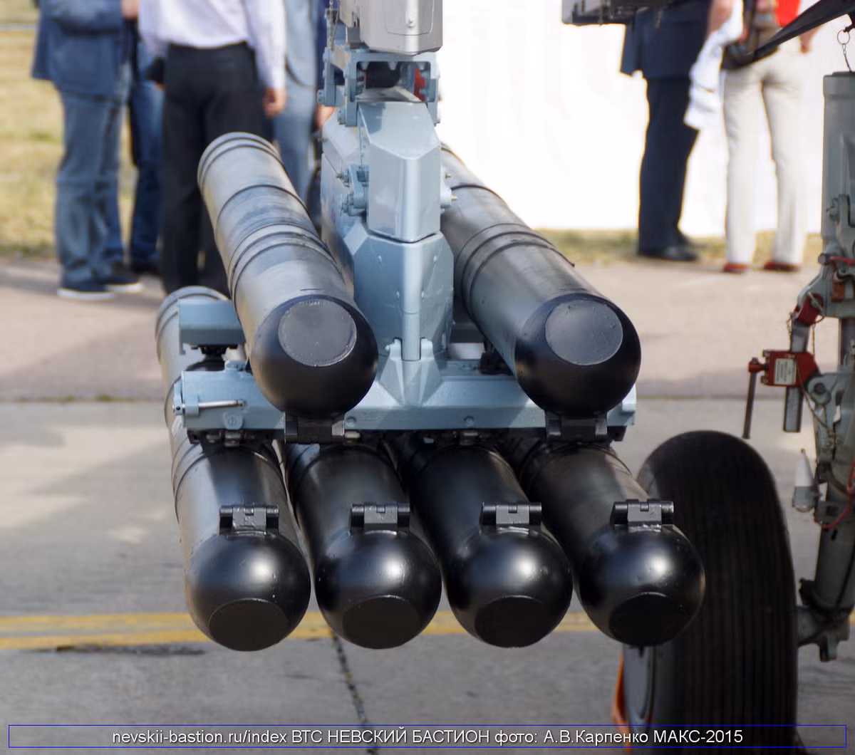 Tên lửa bay với vận tốc cao cho phép nó tiêu diệt các mục tiêu nhanh chóng. Hệ thống có khả năng bắn các tên lửa Vikhr tiêu diệt 2 đến 4 mục tiêu trong 30 giây và cách xa 10 km, tăng sức mạnh hỏa lực lên 3 đến 4 lần so với các hệ thống trước đó.