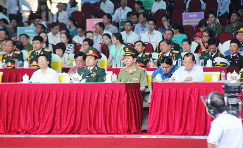 Mãn nhãn lẽ tỏng duyẹt diẽu binh, diẽu hành kỷ niẹm 30/4