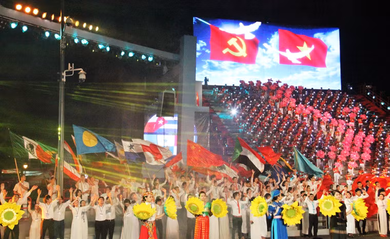 Toan canh chuong trình nghẹ thuạt hoanh trang mung ngay 30/4-Hinh-21