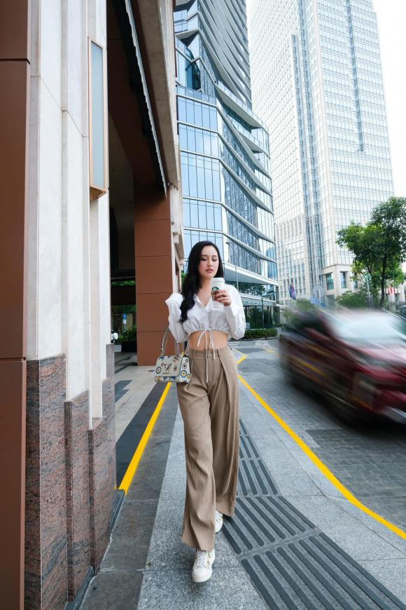 Mai Phuong Thuy tu tin khoe vong eo “con kien“-Hinh-2