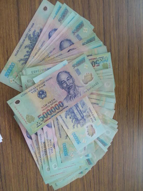 Dai bieu QH Tran Du Lich bi mat trom ngay dau nam-Hinh-3