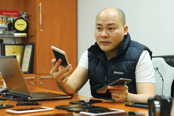 Nhìn những số liệu mà Vsmart đã đạt được trên thị trường, ông Quảng còn tự tin khẳng định tham vọng Bphone đứng trong Top 2 thị phần vào năm 2023 là hoàn toàn khả thi. Và ông Quảng phải cảm ơn Vsmart về những điều này.