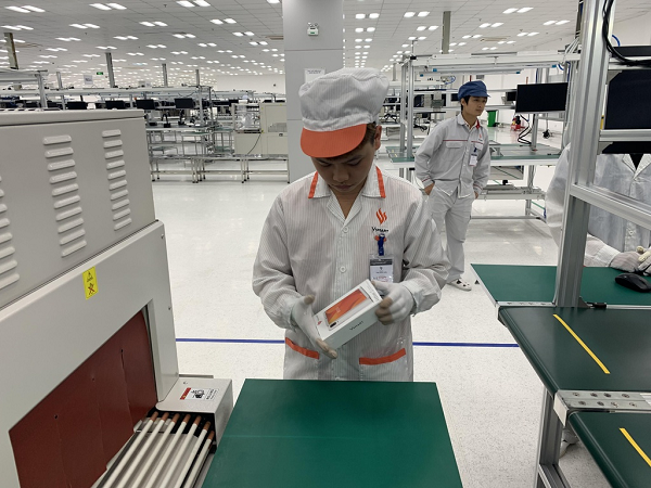 Ông cũng gửi gắm lời khuyên cho người trẻ Việt: “Đây là cuộc cách mạng của sáng tạo không giới hạn. Với nền tảng về hạ tầng công nghệ ngày nay, các bạn có thể hiện thực hóa những điều tưởng chừng viển vông ấy một cách dễ dàng”.