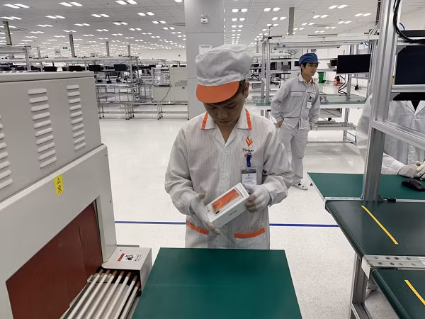 Ông cũng gửi gắm lời khuyên cho người trẻ Việt: “Đây là cuộc cách mạng của sáng tạo không giới hạn. Với nền tảng về hạ tầng công nghệ ngày nay, các bạn có thể hiện thực hóa những điều tưởng chừng viển vông ấy một cách dễ dàng”.