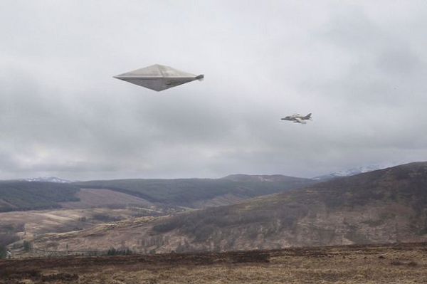 Đoạn clip do phi hành đoàn quay từ tàu USS Omaha vào ngày 15/7/2019, cho thấy vật thể đang lao xuống biển. Một trong hai người trong đoạn clip đã thốt lên "ồ, nhìn kìa!" sau đó nó biến mất ở vùng biển ngoài khơi San Diego.