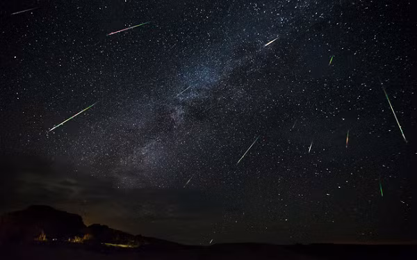 Đây là một hiện tương thiên văn hiếm gặp và không cần phải dùng kính thiên văn, hay kính viễn vọng. Mắt thường chúng ta cũng có thể nhìn thấy rõ nét hiện tượng mưa sao băng Eta Aquarid này.