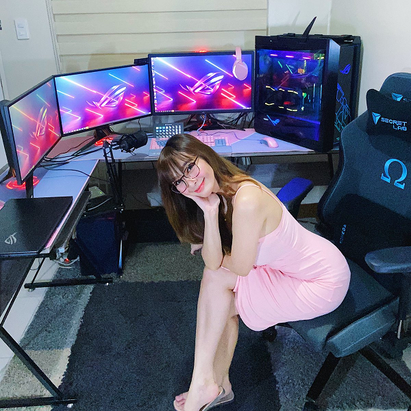 Được biết, nữ game thủ Ann B. Mateo từng nằm trong top 100 người mẫu nóng bỏng nhất tạp chí đàn ông Philippines 2017.