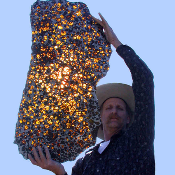 Phần lớn những thiên thạch Pallasites đều bị đốt cháy trong bầu khí quyển trước khi nó có thể rơi xuống mặt đất. Ước tính chỉ có khoảng 1% trong số trúng có thể bảo toàn được khi rơi xuống bề mặt của Trái Đất.