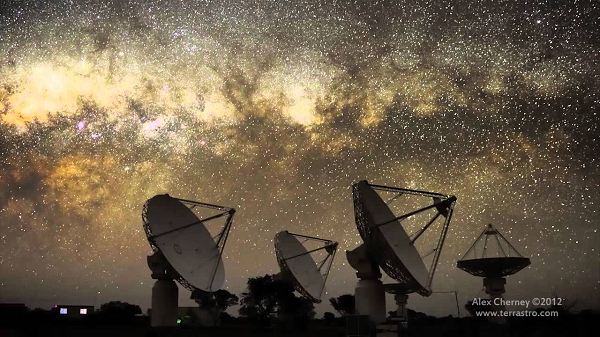 Tuy nhiên, khi kính thiên văn nhìn 4 vòng tròn ở các bước sóng khác, chẳng hạn như ánh sáng quang học mà mắt chúng ta sử dụng để thấy, chúng trở nên trống rỗng, khiến nhóm nghiên cứu đặt tên cho chúng là những vòng tròn vô tuyến kỳ lạ (ORC).