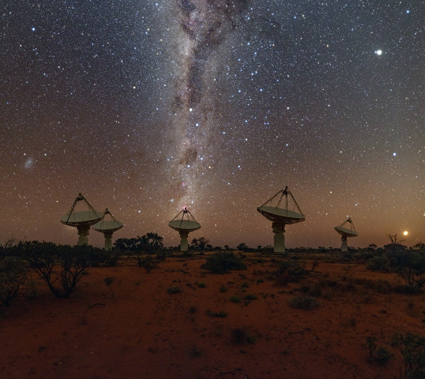 Mỗi ORC đều có một thiên hà nằm gần như chính xác ở trung tâm của nó, giống như một mắt bò mộng. Các nhà thiên văn học đã có thể xác định rằng, các thực thể cách nhau vài tỷ năm ánh sáng và có khả năng lớn bằng đường kính vài triệu năm ánh sáng.