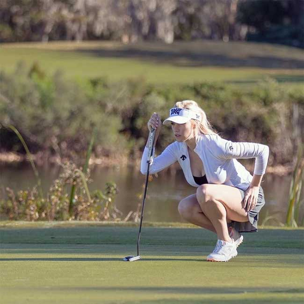 Để duy trì vóc dáng cực chuẩn như hiện nay, nữ golf thủ tiết lộ mình thường nhịn ăn gián đoạn 16:8, bữa đầu tiên trong ngày ăn lúc 11h, bữa tối kết thúc trước 19h.