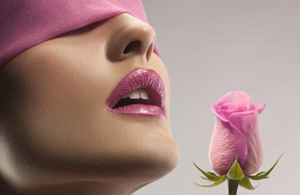 Khi ngửi thấy một mùi hương có liên quan đến sự việc ý nghĩa với bản thân trong quá khứ, con người lập tức thấy được cảm xúc từng có ở thời điểm đó, ký ức cũng thế tràn về.