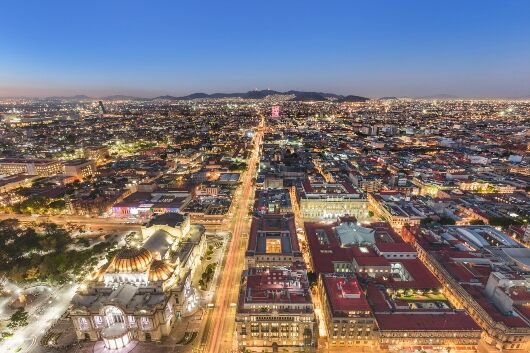 Đại đa số (90,5%) cư dân của Thành phố Mexico là tín đồ Công giáo La Mã. Tuy nhiên, nhiều tôn giáo cũng như triết lý sống khác cũng tồn tại trong thành phố như các nhóm giáo phái Tin Lành hay các nhóm Do Thái giáo, Phật giáo, Hồi giáo cũng như thuyết vô thần. Mời các bạn xem video: Khung cảnh thiên nhiên tuyệt đẹp tại các quốc gia ít dân nhất thế giới