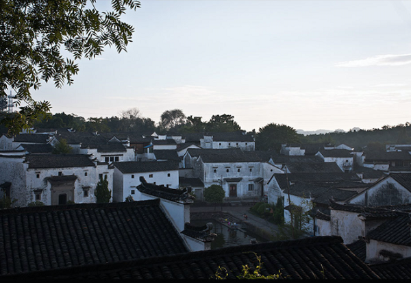 Khi tới đây, du khách có thể bị lạc, ngay cả việc sử dụng điện thoại di động để điều hướng cũng là vô ích. Lúc này, bạn chỉ có thể hỏi người dân địa phương và để họ đưa bạn ra khỏi "mê cung" này. Mời các bạn xem video: Khung cảnh thiên nhiên tuyệt đẹp tại các quốc gia ít dân nhất thế giới