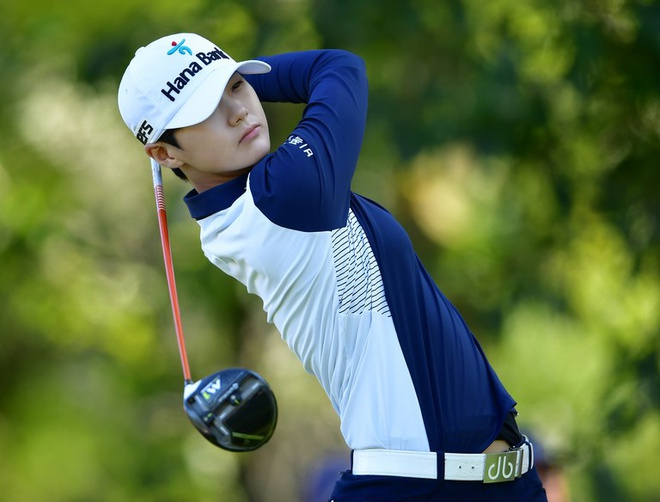 Park Sung-hyun sinh năm 1993 là nữ golf thủ Hàn Quốc vô cùng nổi tiếng nhờ tài năng hiếm có của mình. Năm 2016, Sung-hyun giành được 6 chiến thắng và trở thành tay golf xuất sắc tại KLPGA.