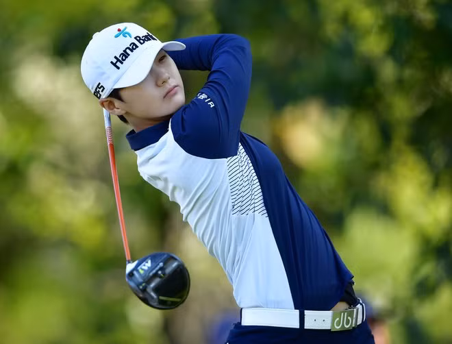 Park Sung-hyun sinh năm 1993 là nữ golf thủ Hàn Quốc vô cùng nổi tiếng nhờ tài năng hiếm có của mình. Năm 2016, Sung-hyun giành được 6 chiến thắng và trở thành tay golf xuất sắc tại KLPGA.