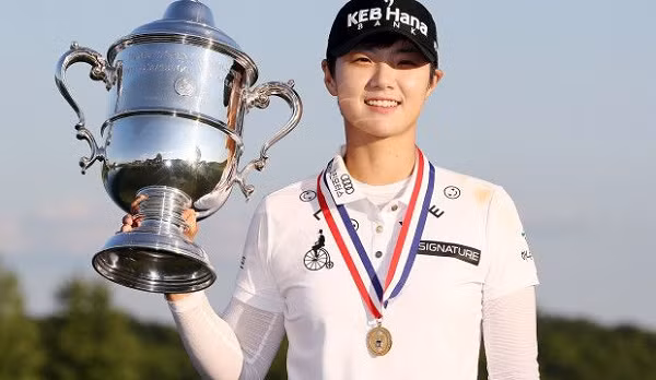 Ngoài thành tích thi đấu nổi bật, điều khiến Sung-hyun nhận được sự yêu mến từ nhiều dân mạng là vẻ ngoài ưa nhìn, được khen điển trai không kém ca sĩ thần tượng.