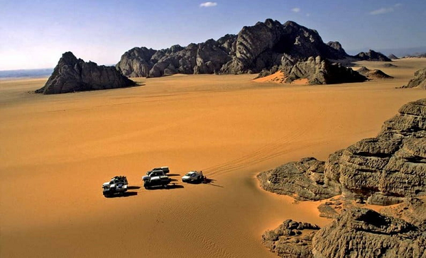 "Không có đám mây nào chắn tầm nhìn, màu đất đỏ thì trải dài đến chân trời. Tôi đã nhầm lẫn mình đang bay trên sao Hỏa khi thấy khung cảnh này", Pesquet chia sẻ.