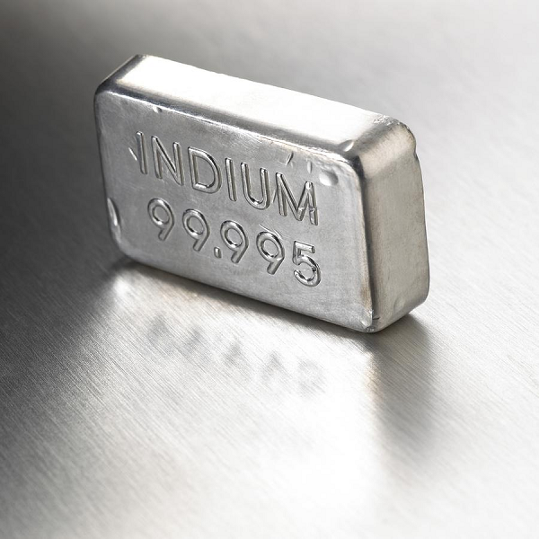 Indium là một kim loại khá hiếm, mềm, dễ uốn và dễ nóng chảy, ở dạng kim loại tinh khiết được cho là không độc hại. Ứng dụng chủ yếu của nó hiện nay là để tạo ra các điện cực trong suốt dùng trong các màn hình tinh thể lỏng (LCD). Nó cũng được sử dụng rộng rãi trong các màng mỏng để tạo ra các lớp bôi trơn. Mời các bạn xem video: Thợ hàn trở nên nổi tiếng vì những phát minh nhảm nhí. Nguồn: VTC