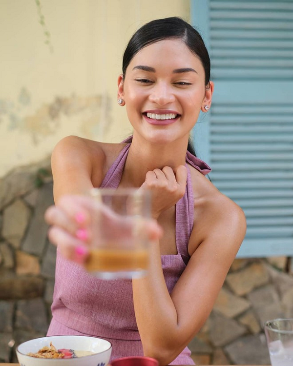 Hoa hậu Pia Wurtzbach con vô cùng tự hào khi khoe cô đã "phá đảo" Kingdom Hearts mà không cần nhờ đến bất cứ sự hỗ trợ nào từ "phần mềm thứ ba".