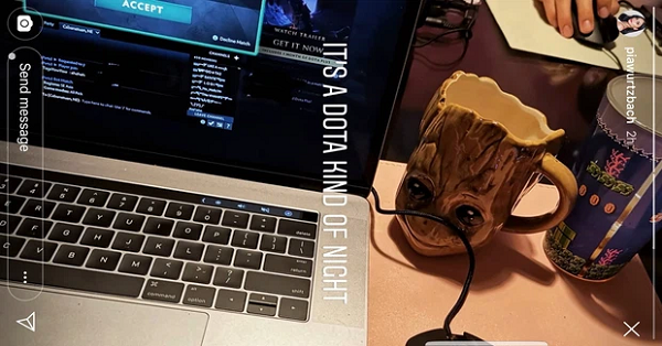 Dân mạng Việt Nam cũng đào được thông tin vô cùng thú vị liên quan đến hoa hậu này. Cụ thể, Pia Wurtzbach đăng tải bức ảnh đang chơi tựa game Dota 2 lên Instagram cá nhân với dòng trạng thái "Có một kiểu chơi Dota buổi đêm".