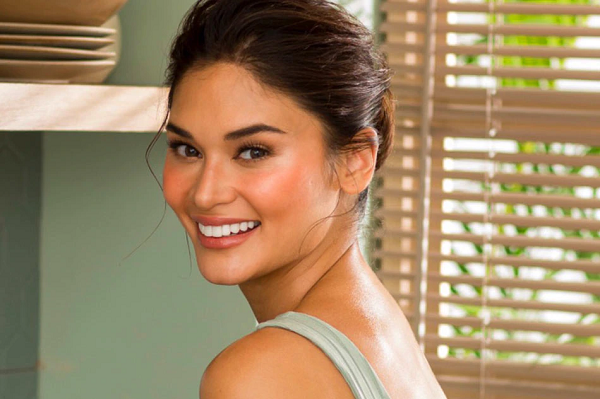 Kèm theo đó là bức ảnh chụp màn hình hiển thị giao diện chính của Dota 2 trên Macbook 2017, ngay lập tức hoa hậu Pia Wurtzbach gây “bão” trong cộng đồng game thủ.