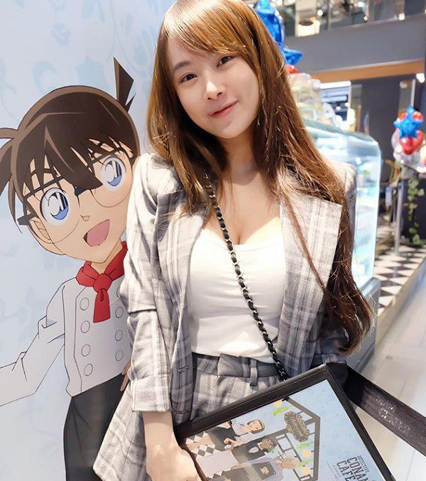 Những hình ảnh của nàng hot girl gặp phải rất nhiều tranh cãi từ phía cộng đồng mạng. Một số thì tán thưởng, khen ngợi vóc dáng nóng bỏng của cô nàng.