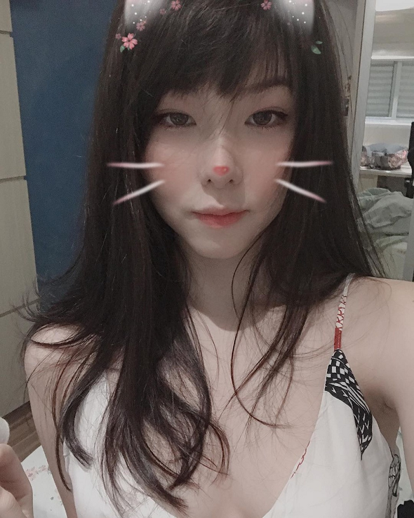 Nữ game thủ Mayumi từng gây ấn tượng mạnh bởi màn trình diễn ấn tượng khi sử dụng Nautilus thành công với KDA 1-0-15 trong trận đấu với Uppercut esports tại Superliga ABCDE 2019.