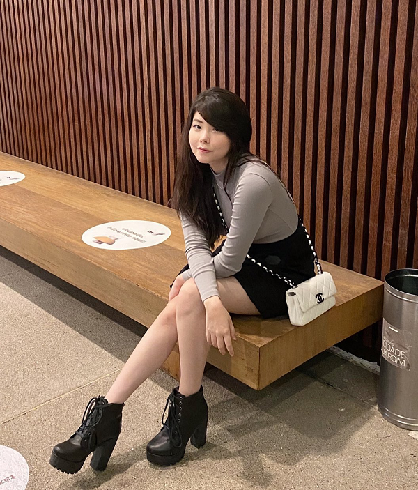 Tại Trung Quốc, Mayumi được xem là nữ thần trong mộng nhiều người đam mê bộ môn thể thao điện tử. Sina gọi cô là "thiên thần eSports".