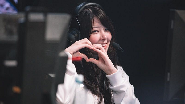 Cùng với người đi rừng Shini, cô đã giúp INTZ chiếm lợi thế lớn ở đầu ván đấu và đóng góp vào hơn 60% điểm hạ gục của đội. Ở 2 ván đấu sau đó, cô vẫn đóng góp rất nhiều điểm hỗ trợ của INTZ dù đội đã thất bại với tỷ số 1-2 chung cuộc.