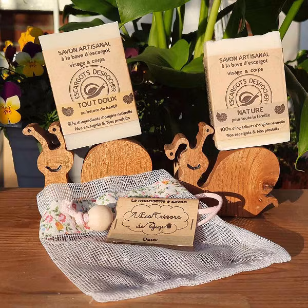 Việc ứng dụng dịch nhầy ốc sên thực chất đã bắt đầu từ thời Hy lạp cổ đại, nơi cha đẻ ngành y Hippocrates đã kê đơn nghiền ốc và sữa chua để chữa viêm.